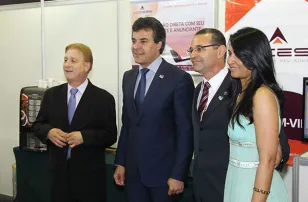 Abertura do 22º Congresso Paranaense de Radiodifusão, em Foz do Iguaçu. Na foto: presidente da Celepar, Jacson Carvalho Leite; governador Beto Richa e o casal Márcio e Malu Vilella