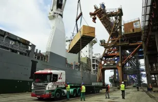 Filas de cargas e descargas de caminhões diminuem no Porto de Paranaguá