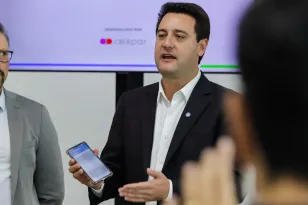 Curitiba, 25 de outubro de 2024 - Apresentação para o governador Carlos Massa Ratinho Junior do aplicativo Sou Paraná Conecta, destinado para servidores estaduais.