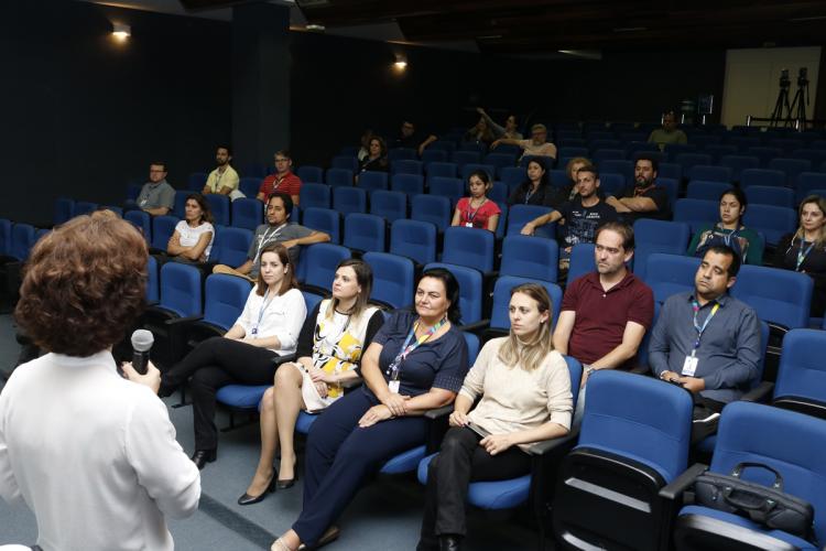 Celepar promove palestra sobre educação emocional entre pais e filhos