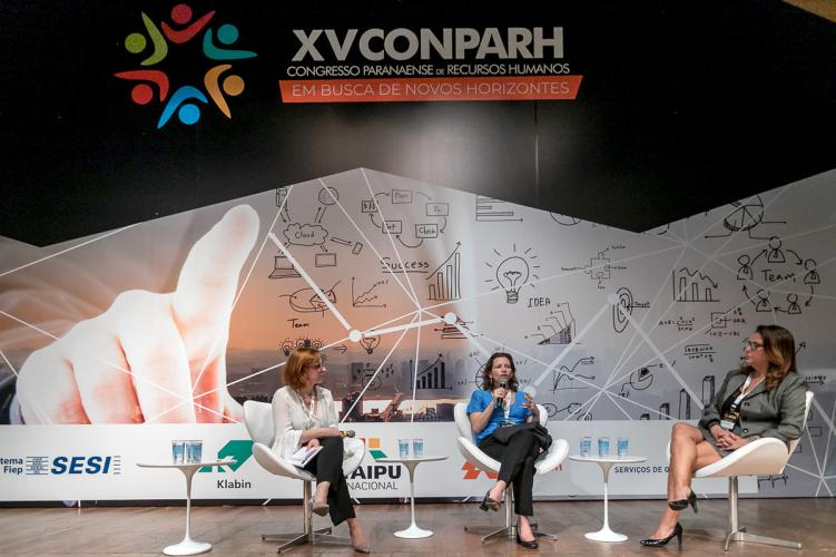 No dia 24 de setembro, buscando discutir a interação entre inteligência artificial e sistemas cognitivos, aconteceu o painel “A tecnologia potencializando as estratégias de RH” em meio ao XV Congresso Paranaense de Recursos Humanos. A Companhia de Tecnologia da Informação e Comunicação do Paraná (Celepar) marcou presença, sendo representada pela empregada Ana Paula Camatta, mediadora do debate. A discussão buscou apresentar os desafios que as empresas enfrentam na gestão de recursos humanos, e como a tecnol