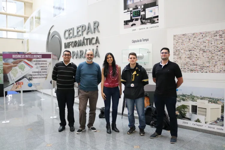 Alunos da UniBrasil conhecem estrutura tecnológica da Celepar