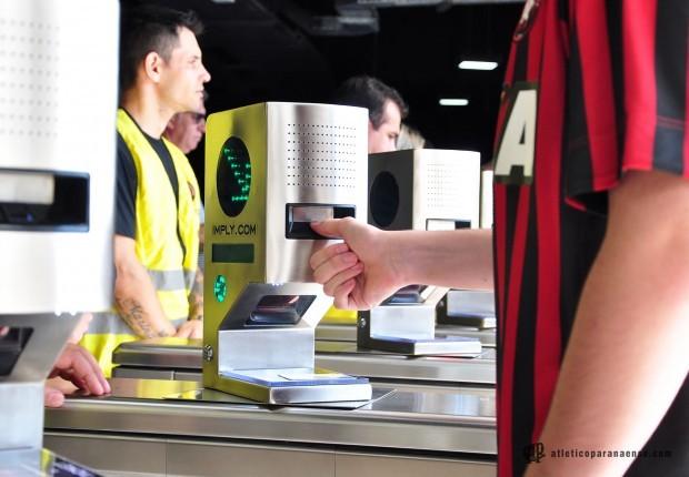 Sistema de identificação biométrica desenvolvido pela Celepar garante cumprimento de 16 mandados de prisão em estádio de futebol