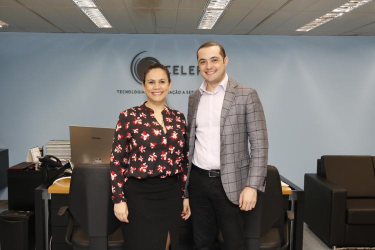 Assessora do presidente do Paraguai conhece soluções de tecnologia da informação desenvolvidas pela Celepar