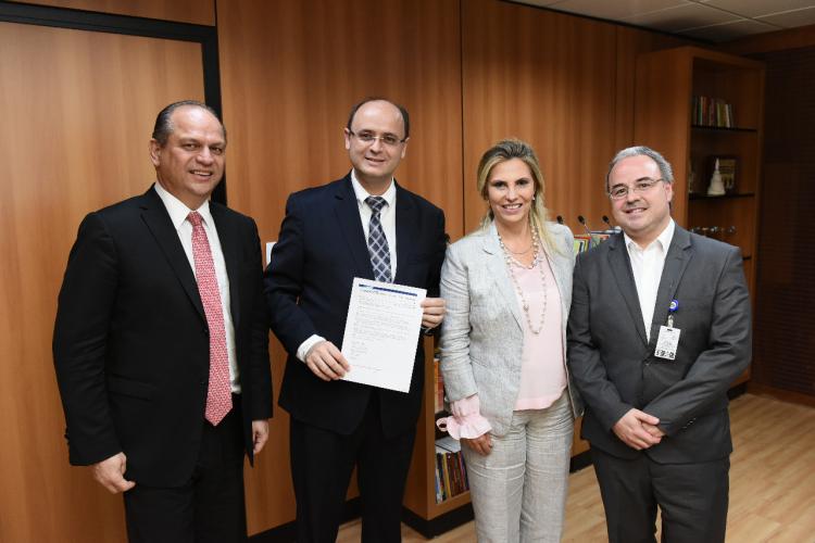 Governadora Cida Borghetti apresenta BI da Celepar ao ministro da Educação