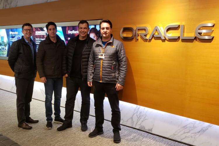 Governador Ratinho Junior esteve na sede de uma das maiores aceleradoras de startups do Vale do Silício (EUA) e disse que o Estado busca modelo parecido para o Paraná. A comitiva esteve também na multinacional Oracle e fechou um acordo operacional inédito com a empresa.
