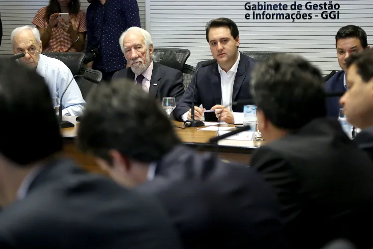 O governador Carlos Massa Ratinho Junior viaja neste sábado (23) para os Estados Unidos. A agenda inclui reuniões com startups de agronegócio e encontros com empresários do Vale do Silício. O objetivo é trazer soluções tecnológicas de Agrotech, do cultivo à logística de distribuição, que poderão ser aplicadas no Paraná.