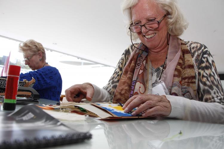 Idosos de Curitiba podem fazer credencial para estacionamento pela internet