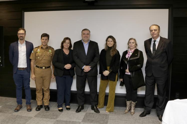 Mulheres ganham botão do pânico em solução desenvolvida pela Celepar