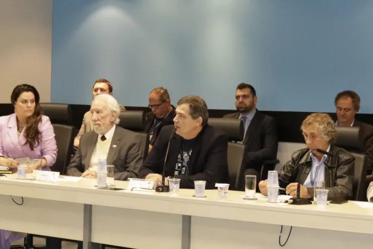 Governo do Estado debate políticas públicas em municípios na Celepar
