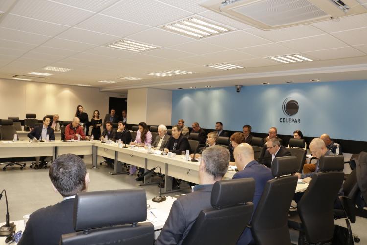 Governo do Estado debate políticas públicas em municípios na Celepar