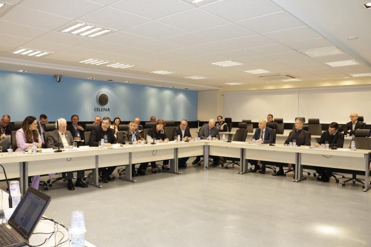 Governo do Estado debate políticas públicas em municípios na Celepar