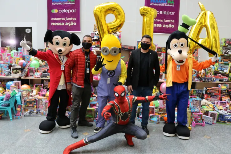 Paraná Piá: Celepar arrecada mais de mil brinquedos e realiza entrega para a Defesa Civil e Superintendência de Ação Solidária