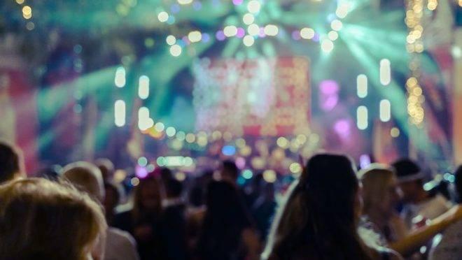 pessoas em aglomeração