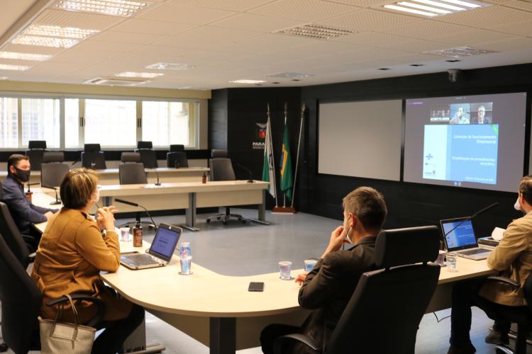 reunião do Descomplica Paraná