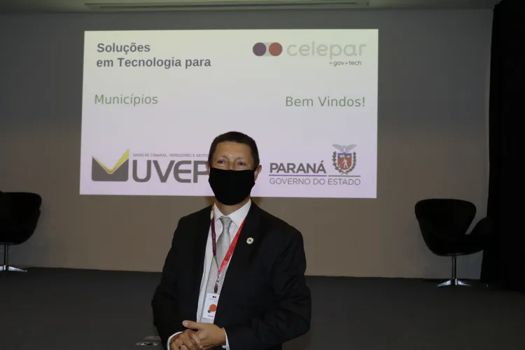 Vereadores de municípios paranaenses conhecem estrutura e soluções da Celepar