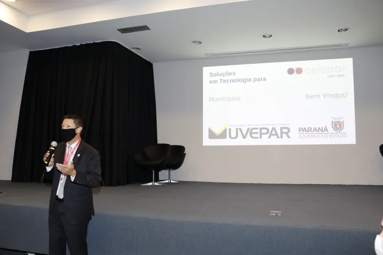 Vereadores de municípios paranaenses conhecem estrutura e soluções da Celepar