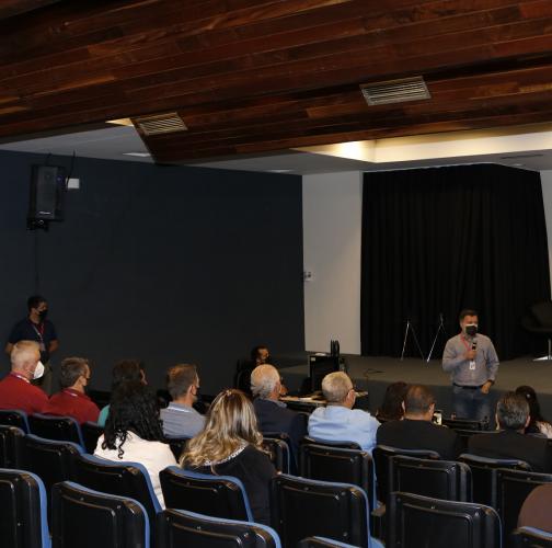 Vereadores de municípios paranaenses conhecem estrutura e soluções da Celepar