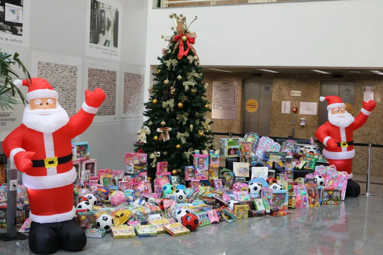 Celepar entre mais de 500 brinquedos para a campanha Natal Solidário do Governo