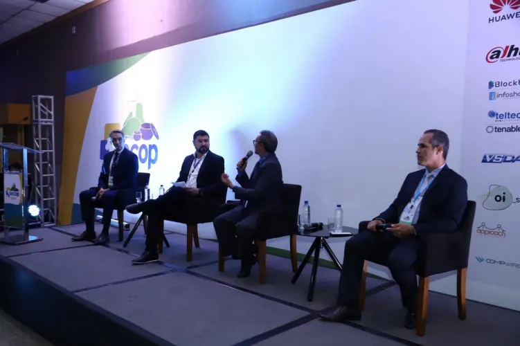 Celepar fecha atuação em seminário nacional de tecnologia com debate sobre unificação digital no país