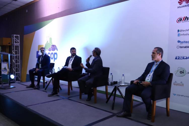 Celepar fecha atuação em seminário nacional de tecnologia com debate sobre unificação digital no país