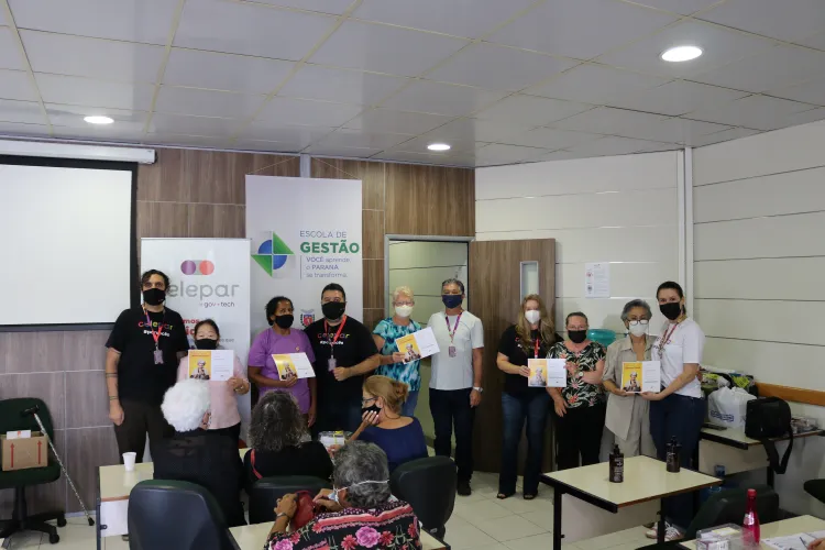 Curso básico de smartphone promovido pela Celepar promove a inclusão de 45 idosos no mundo digital