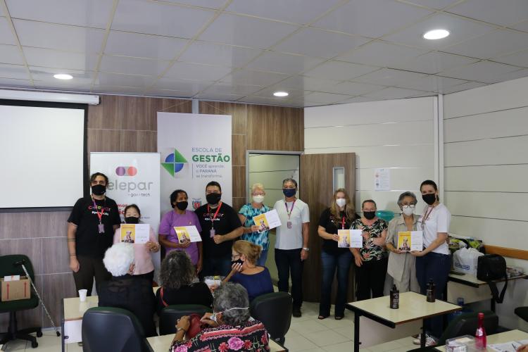 Curso básico de smartphone promovido pela Celepar promove a inclusão de 45 idosos no mundo digital