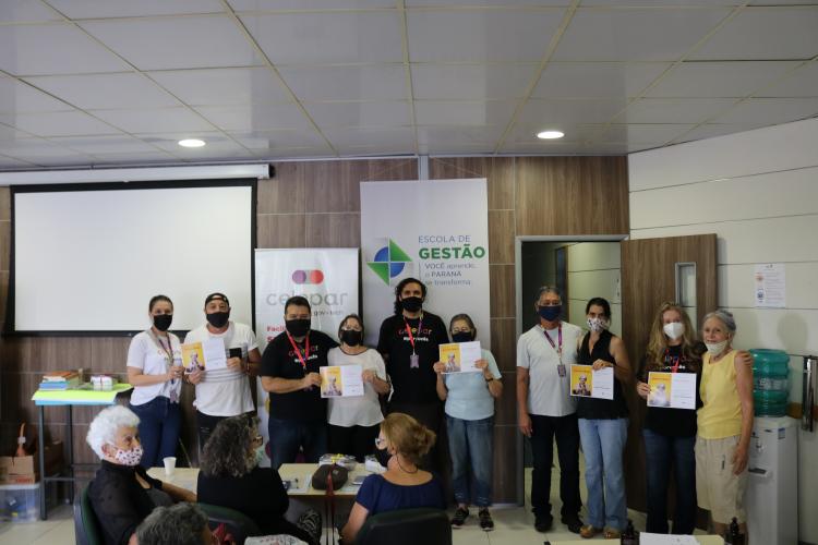 Curso básico de smartphone promovido pela Celepar promove a inclusão de 45 idosos no mundo digital