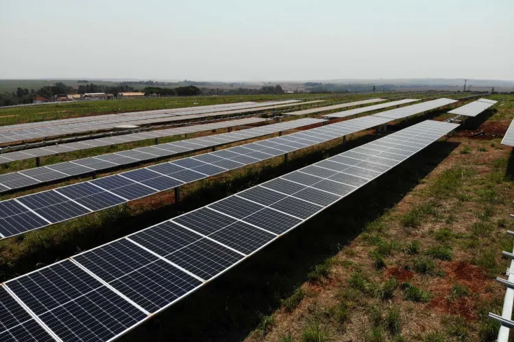Usina Fotovoltaica Bandeirantes - AEN/PR -