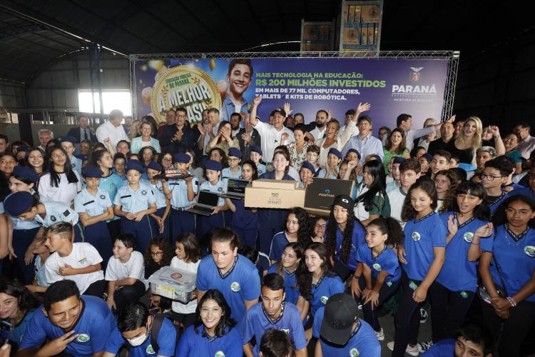 Estado distribui 77 mil novos equipamentos de informática e kits de robótica para escolas