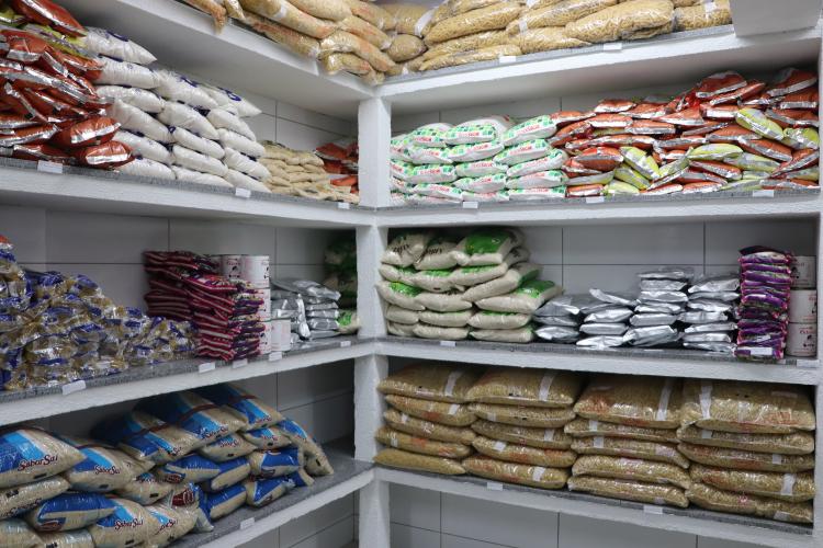 Terceira remessa de alimentos não perecíveis da merenda chega às escolas do Paraná