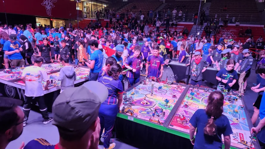 Patrocinada pela Celepar, equipe paranaense de robótica conquista prêmio em torneio nos Estados Unidos
