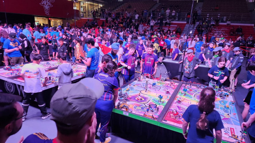 Patrocinada pela Celepar, equipe paranaense de robótica conquista prêmio em torneio nos Estados Unidos