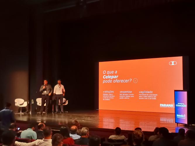 Celepar apresenta seus produtos no encontro do Conecta 399