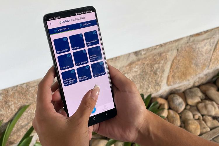 4,6 mil pessoas já trocaram a foto da CNH com a autobiometria facial do Paraná