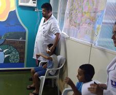O representante do Ministério da Justiça, Luis Antônio Silva Bressan; o diretor da Escola Superior do Ministério Público, Mário Sarrubo; a Secretária da Justiça do Paraná, Maria Tereza Uille Gomes; a procuradora de justiça, Samia Saad Gallotti Bonavides; e o presidente da Celepar, Jacson Carvalho Leite, na reunião no Gabinete de Gestão e Informações do Palácio Iguaçu