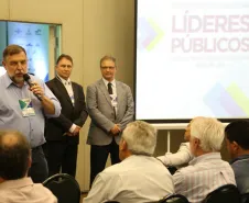 A Secretaria Especial para Assuntos Estratégicos participou do Encontro de Prefeitas e Prefeitos Eleitos do Paraná: Gestão 2017 ? 2020 e apresentou as ações que podem ser aplicadas nos municípios. Aproximadamente 100 municípios demonstraram interesse no programa de Cidadania Digital, que tem o objetivo de promover inclusão e a emancipação digital em todo o Estado, através de dois projetos: Espaço Cidadão e Rede399. Foz do Iguaçu, 02/12/2016