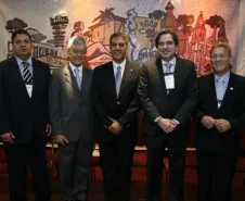 Da esquerda para a direita: Carlson Aquistapasse, Cassio Taniguchi, José Richa Filho, Joaquim José Ferandes da Costa Jr e Jacson Carvalho Leite