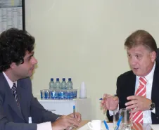 O secretário adjunto de Segurança Pública, João Batista Santos Júnior e o presidente Jacson Carvalho Leite avaliam a continuidade da parceria entre a Celepar e o governo de Sergipe