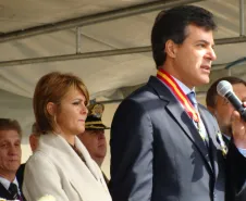 O Governador do Paraná, Beto Richa, a secretária da Família e Desenvolvimento Social, Fernanda Richa e o presidente da Celepar, Jacson Carvalho Leite na cerimônia no quartel do Comando Geral, em Curitiba - Data: 16/05/2011