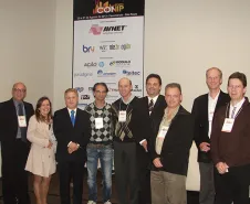 Equipe da Celepar no Conip 2013: Luiz Carlos Fracaro, Beatriz Lanza, Jacson Carvalho Leite, Marcos Vinicius Brasileiro Lanza, Altamir Brun, Henrique Salatino Miorelli, Luiz Fernando Ballin Ortolani, Fernando José Fendrich e Luiz Carlos de Almeida Oliveira