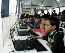 Na estande da Celepar as pessoas tiveram acesso gratuito à internet e às redes sociais