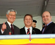 O presidente Jacson Carvalho Leite entre o secretário do Planejamento e Coordenação Geral, Cassio Taniguchi e o chefe de gabinete daquela pasta, Paulo Henrique Carraro Santos (Paulo Base)