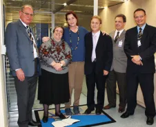 Na foto, o diretor administrativo-financeiro da Celepar, Lucio Alberto Hansel, Yara Sarmento, Mônica Rischbieter, o presidente Jacson Carvalho Leite e os diretores Luiz Fernando Ballin Ortolani (operações) e Danilo Scalet (de tecnologia da informação)