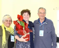 Presidente Jacson Carvalho Leite e a secretária Claudia Pereira, juntamente com a equipe do município responsável pela operacionalização do projeto de Inclusão Social da Pessoa Idosa