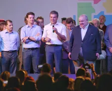 O governador Beto Richa e o prefeito de Curitiba, Rafael Greca, abriram nesta quarta-feira (27) o Mutirão da Cidadania do Cajuru, na Região Leste da capital. O evento, que termina neste sábado (30), oferece cerca de 200 serviços à população nas áreas de saúde, educação, segurança e desenvolvimento social, além de atendimento por meio da Copel e Sanepar.Curitiba, 27/09/2017.Foto: José Fernando Ogura/SEAE