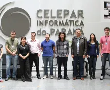 Equipe da Celepar responsável pelo desenvolvimento do sistema: Camila Regina Furlan, Marcos Vinicius de Melo, Marcia Yurimi Ono Sens, Thales Ramos de Queiroz, Danillo Bazello, Reginaldo de Oliveira, Alexandre de Paula Batista, Joice Takaki, Murilo Polli e Marco Aurelio Venturini (não pode comparecer à foto).