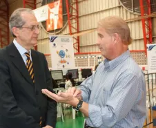 Embaixador Flávio Roberto Bonzanini e o presidente da Celepar, Jacson Carvalho Leite avaliam os benefícios da tecnologia da informação na gestão pública