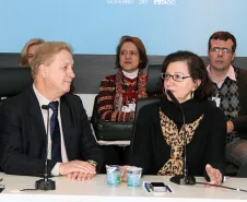 O presidente da Celepar, Jacson Carvalho Leite e a secretária da Educação, Ana Seres, durante reunião no CIIE para tratar do uso de soluções de tecnologia da informação e comunicação na gestão educacional