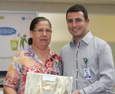 Maria Nadir Ribas homenageada pelos seus 20 anos de serviços prestados na Fundação Celepar. 